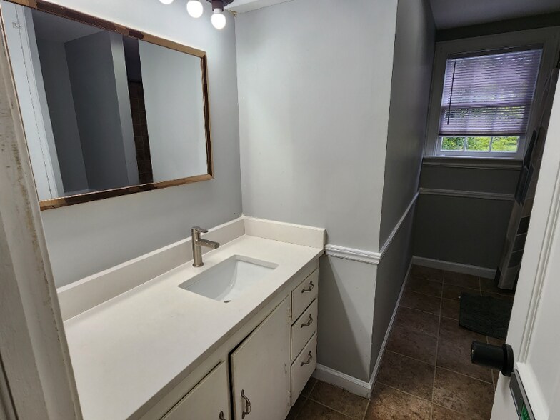 Building Photo - 558 Avent St