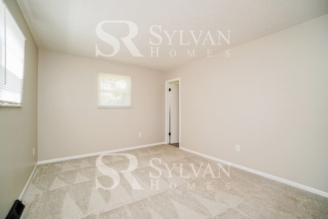 Building Photo - Prepare to fall in love with this 3 bedroo...