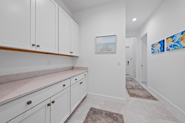 Building Photo - 8270 SE Pennock Trail