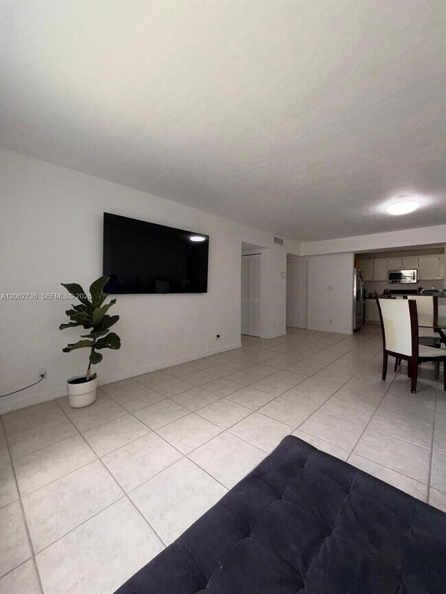 Building Photo - 12193 Royal Palm Blvd
