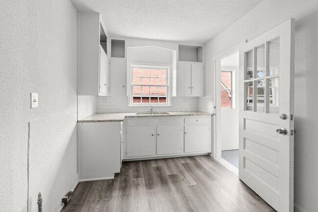 Building Photo - Charming 3 Bedroom 2 Bathroom Bungalow