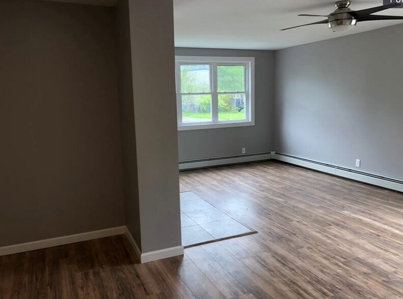 Building Photo - 402 W Ferry St