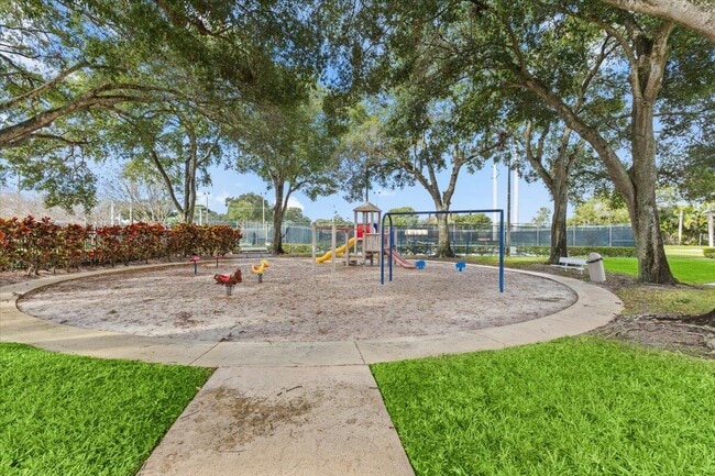 Building Photo - 2704 27th Way