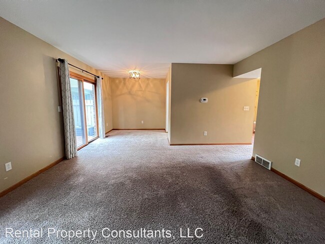 Building Photo - 2 br, 1.5 bath House - 6359 Wainscot Dr.