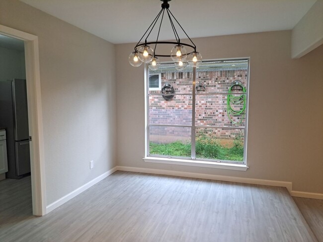 Building Photo - Updated 4 Bedroom / 2 Bath / 2 Car Garage