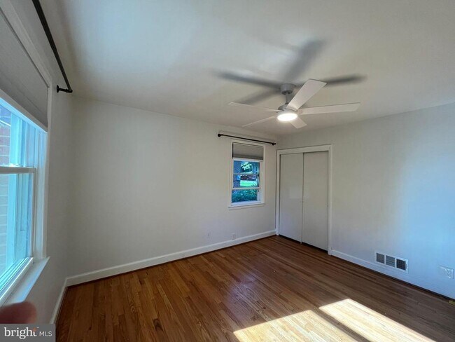 Building Photo - 10710 Jamaica Dr