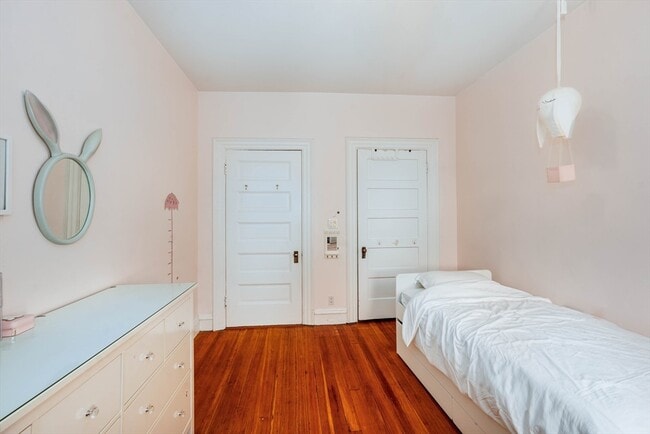 Building Photo - 1064 Beacon St