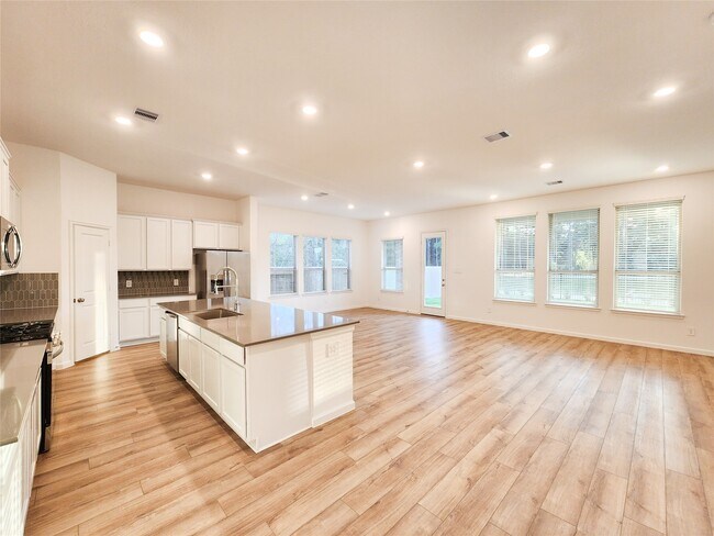 Building Photo - 15552 Leopard Lily Ln