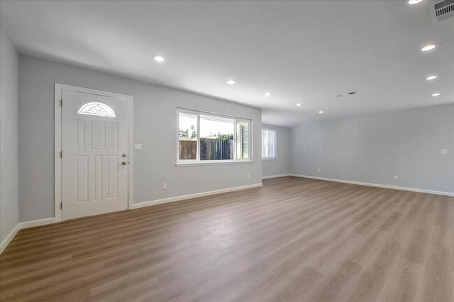 Building Photo - 3360 Warburton Ave