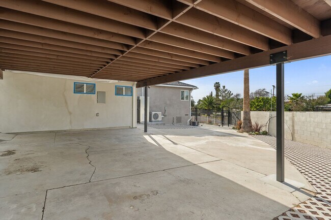 Building Photo - Designer Culver/Fairfax House + Studio | Dog Run & Private Orchard | 3-Car Parking