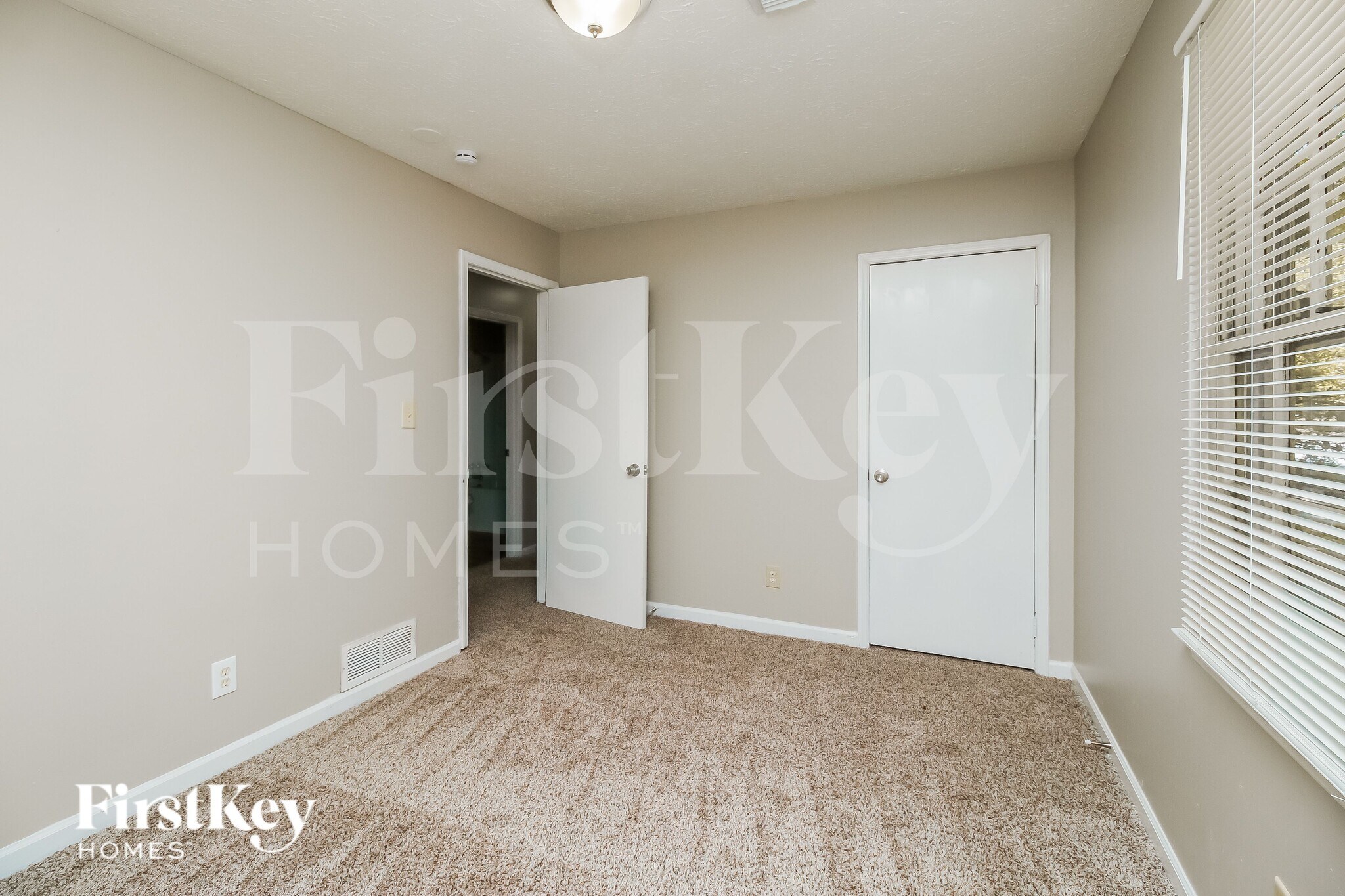 Building Photo - 359 Cindy Dr SE