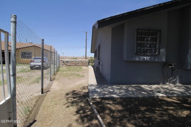 Building Photo - 9604 Gaza Dr