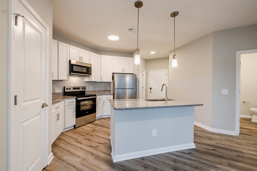 Primary Photo - Parkway at 31 Apartments