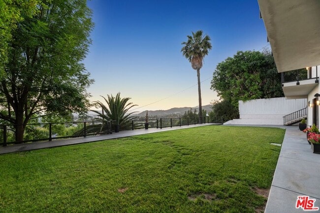 Building Photo - 105 Sequoia Dr