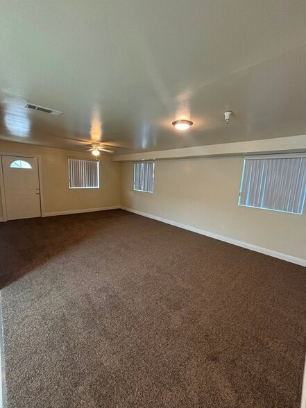 Building Photo - 638 W Colden Ave