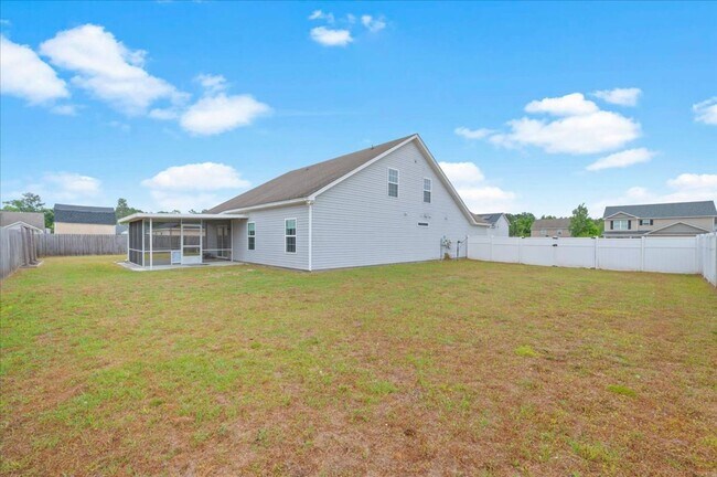 Building Photo - Spacious 5-Bedroom Home with Screened Patio & Private Fenced Yard in Guyton