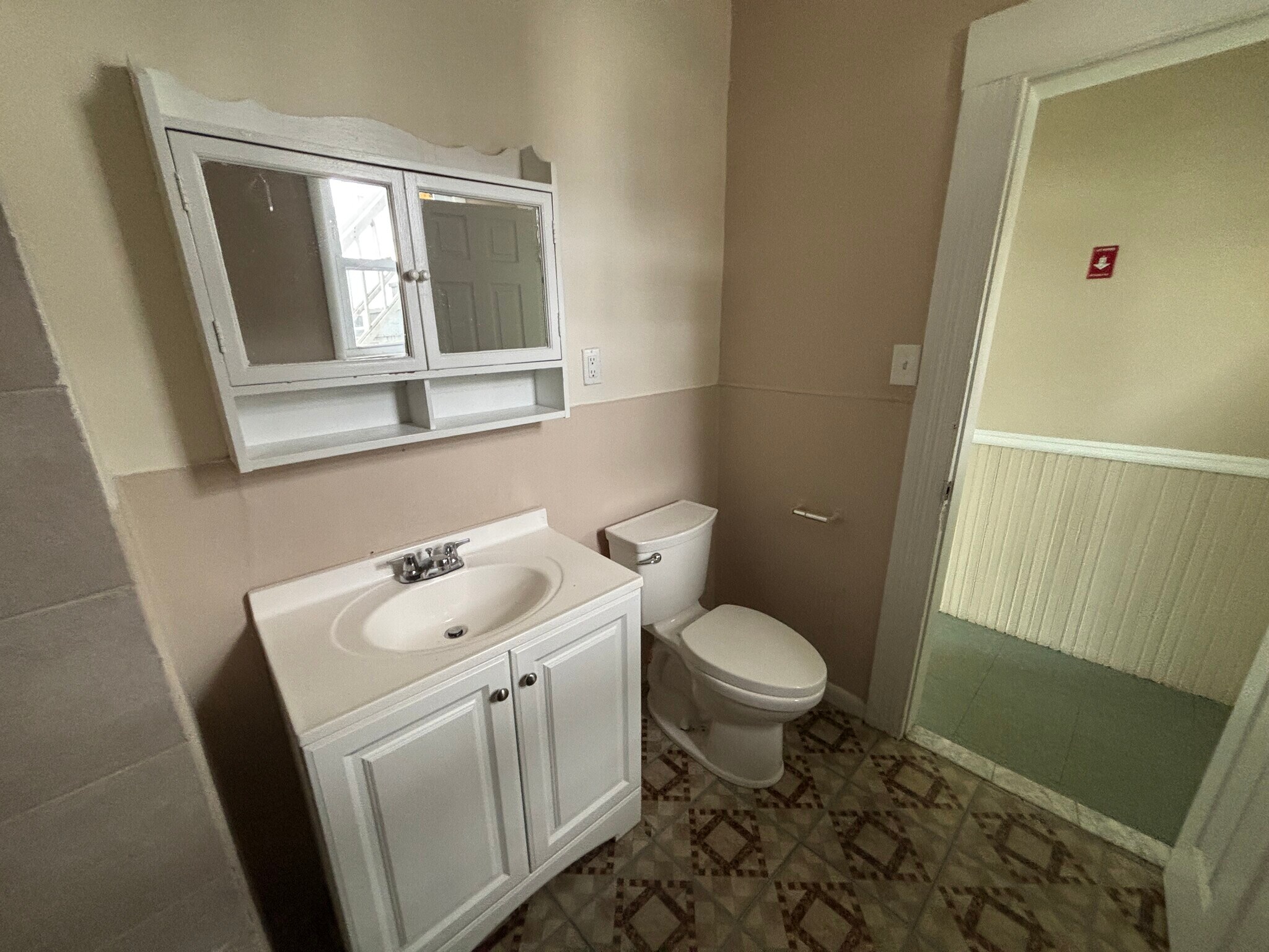 Building Photo - 182 Sheridan St