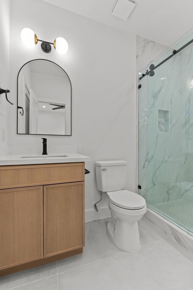 Building Photo - 3348 Sauer St