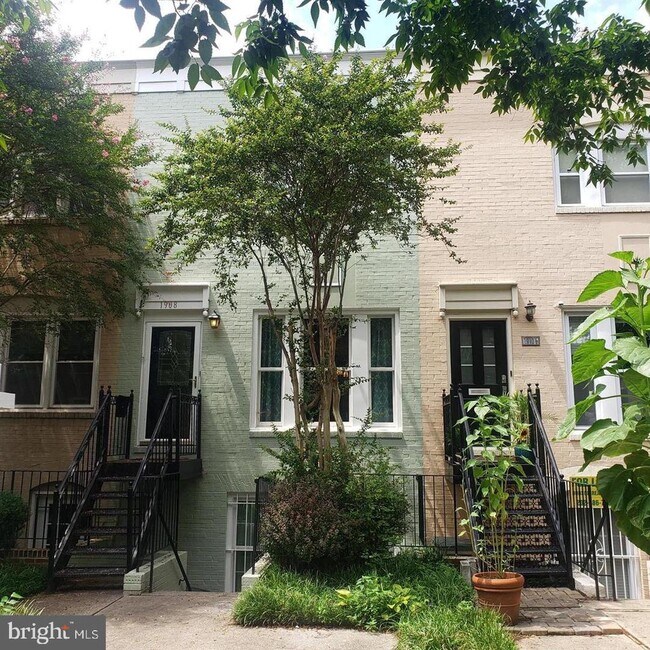 Building Photo - 1906 17th St NW