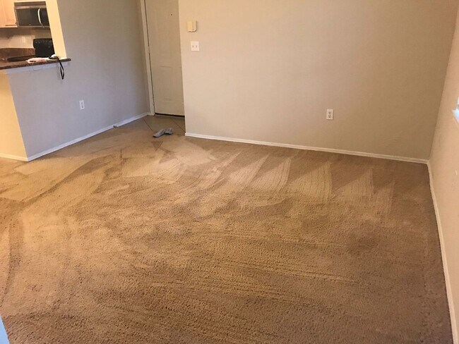 Building Photo - Charming 2BEDROOM 1BATH ~ Metro West Area
