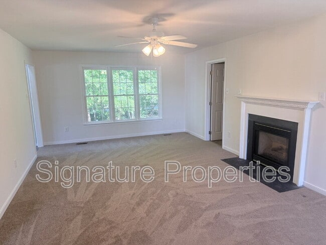 Building Photo - 12521 Hillgate Ln