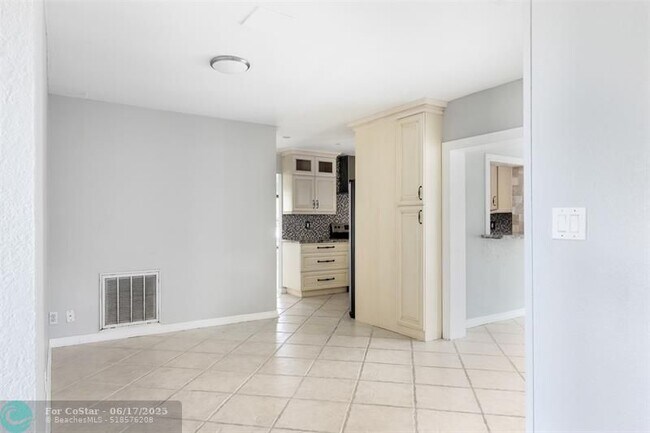 Building Photo - 10291 Eastport Ct