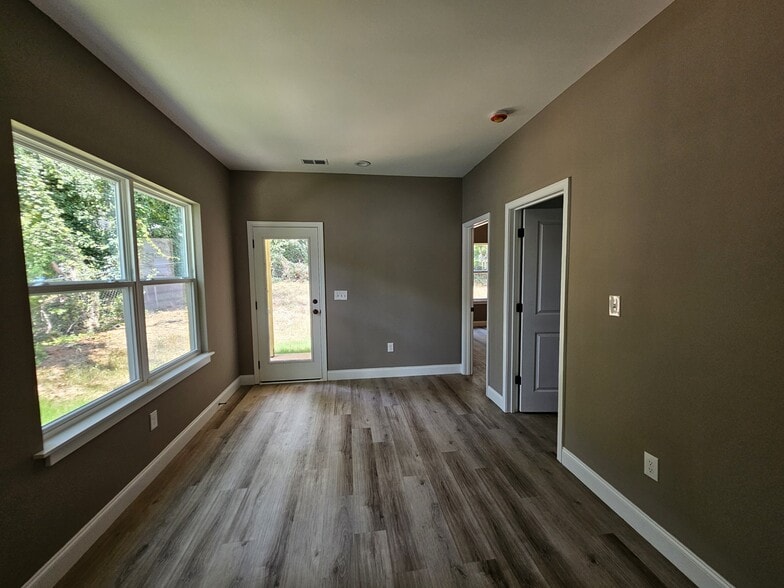 Building Photo - 305 Appian Dr