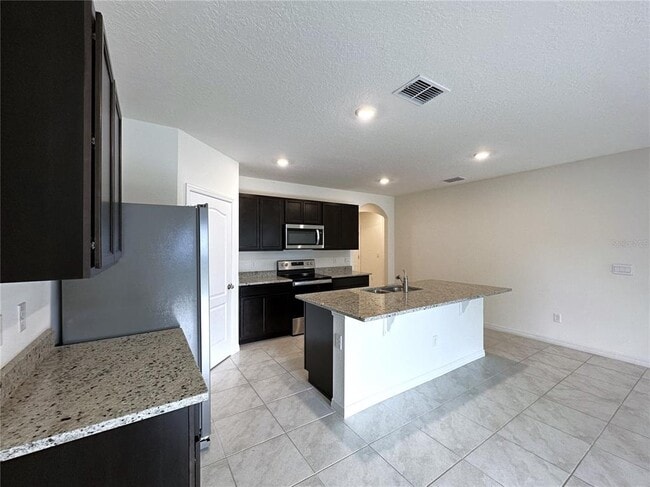 Building Photo - 487 Lily Ln
