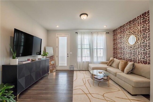 Building Photo - 313 Skylar Way SE