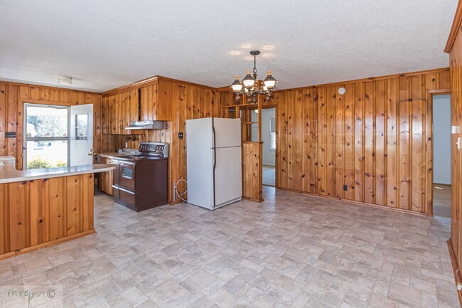 Building Photo - PRINCETON Brick Ranch w/ 3 BR | 1.5 BA  *Lawn Care Included*