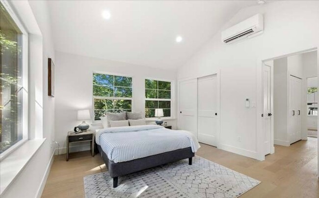 Building Photo - Maple Leaf 2-Bedroom Plus Office