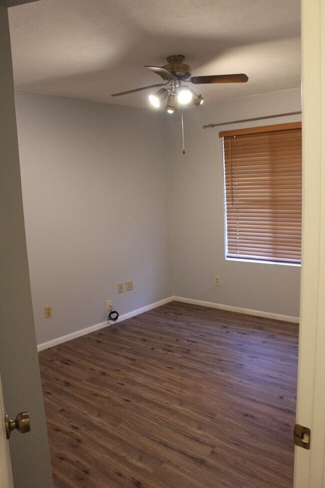 Building Photo - Central Mesa - No HOA with 3 bedrooms