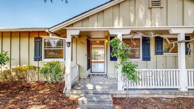 Building Photo - 3241 Montgomery Dr