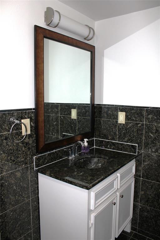 Building Photo - 6239 Hollow Pines Dr