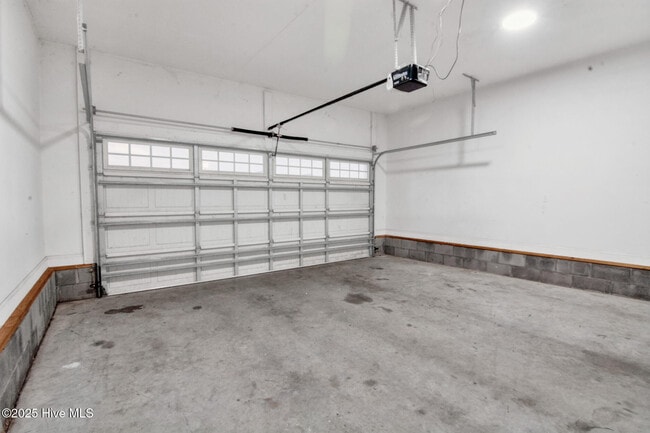 Building Photo - 102 Conley Hills Dr
