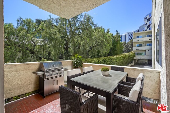Building Photo - 1228 N La Cienega Blvd