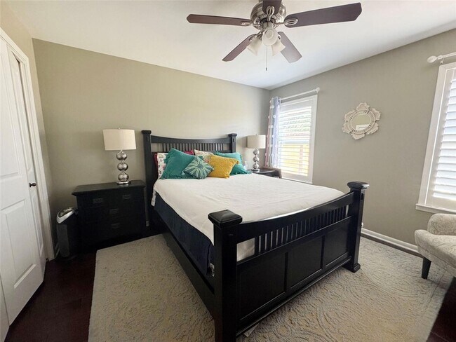 Building Photo - 4803 Woodside Dr