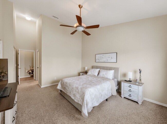 Building Photo - 2 Bed + Flex, 2 Bath Fully Furnished Annual Rental