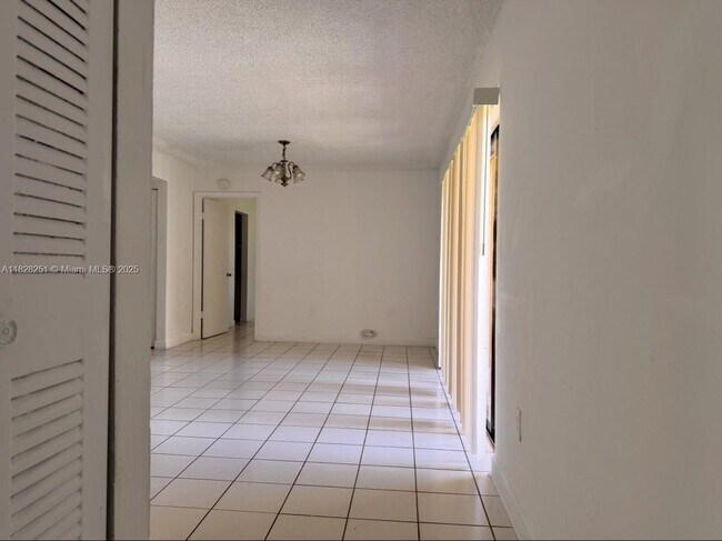 Building Photo - 550 NW 114th Ave