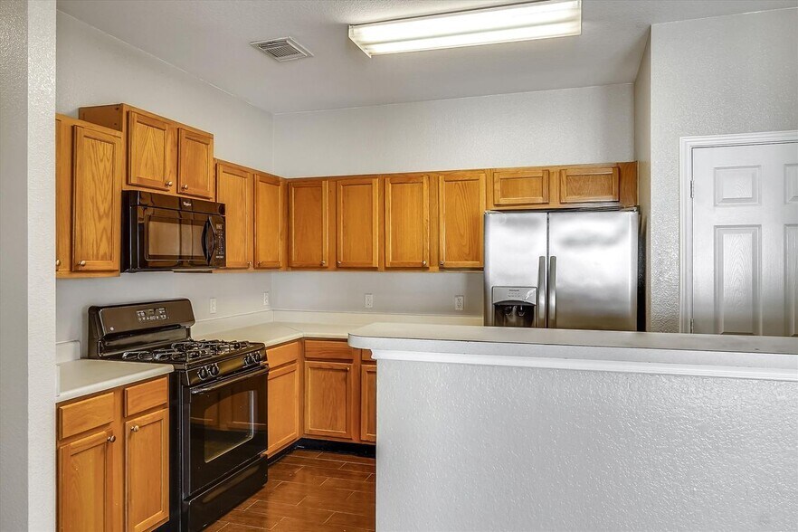 Building Photo - 2858 Southampton Way