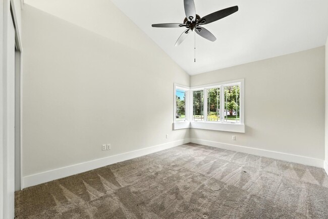 Building Photo - 5432 Grove Ave