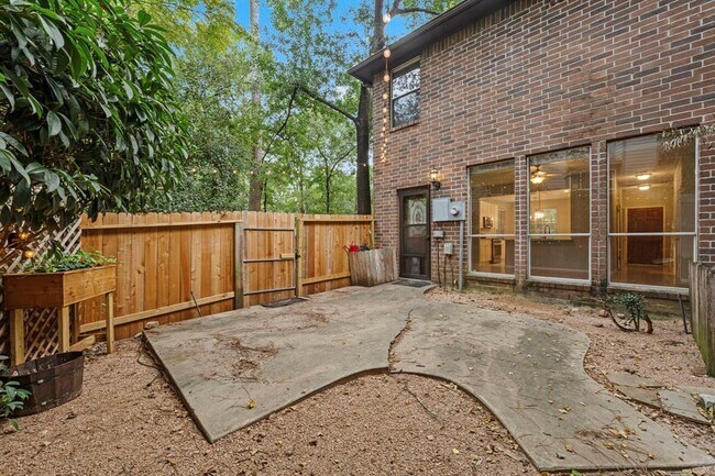 Building Photo - 17 E Willowood Ct