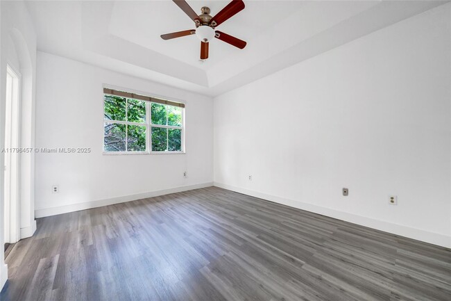 Building Photo - 948 NE 29th Terrace