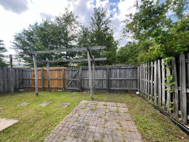 Building Photo - 623 Belle Court