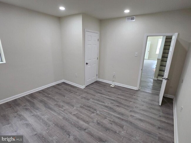 Building Photo - 592 Old Town Mall