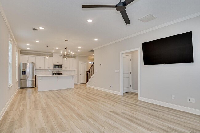 Building Photo - 596 Vinings Dr