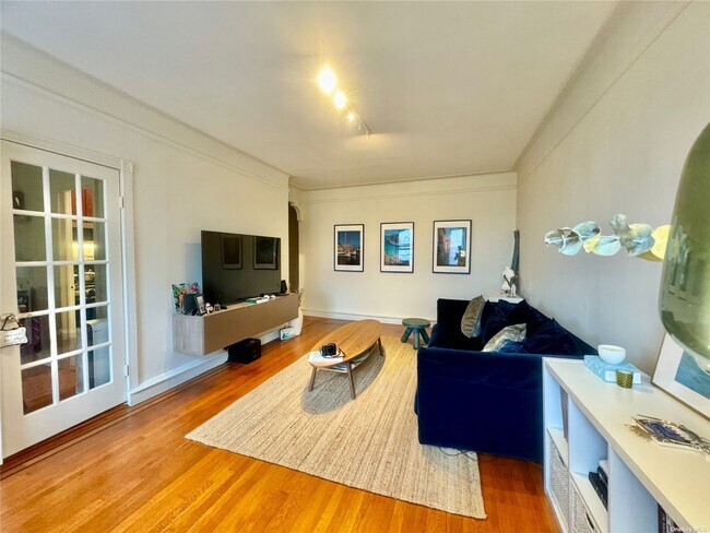 Building Photo - 167-10 Crocheron Ave