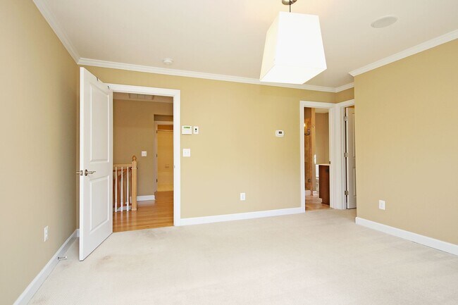 Building Photo - Spacious Downtown Home Convenient to UVA Medical Center