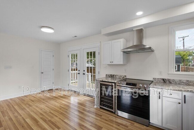 Building Photo - 2616 Redwood Ave