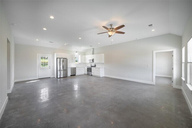Building Photo - 500 Harmon Hills Cove